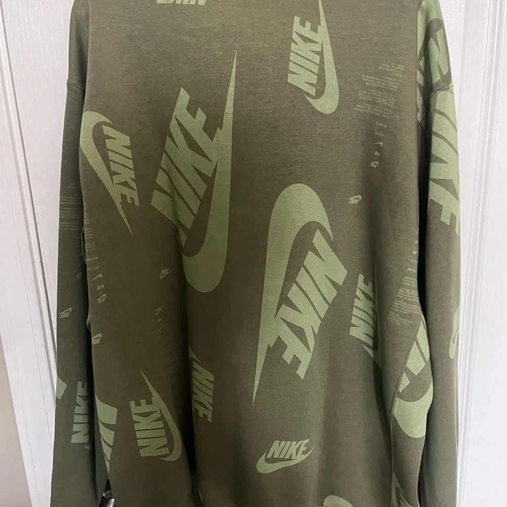 Nike Men's Green Zip-Up Sweater